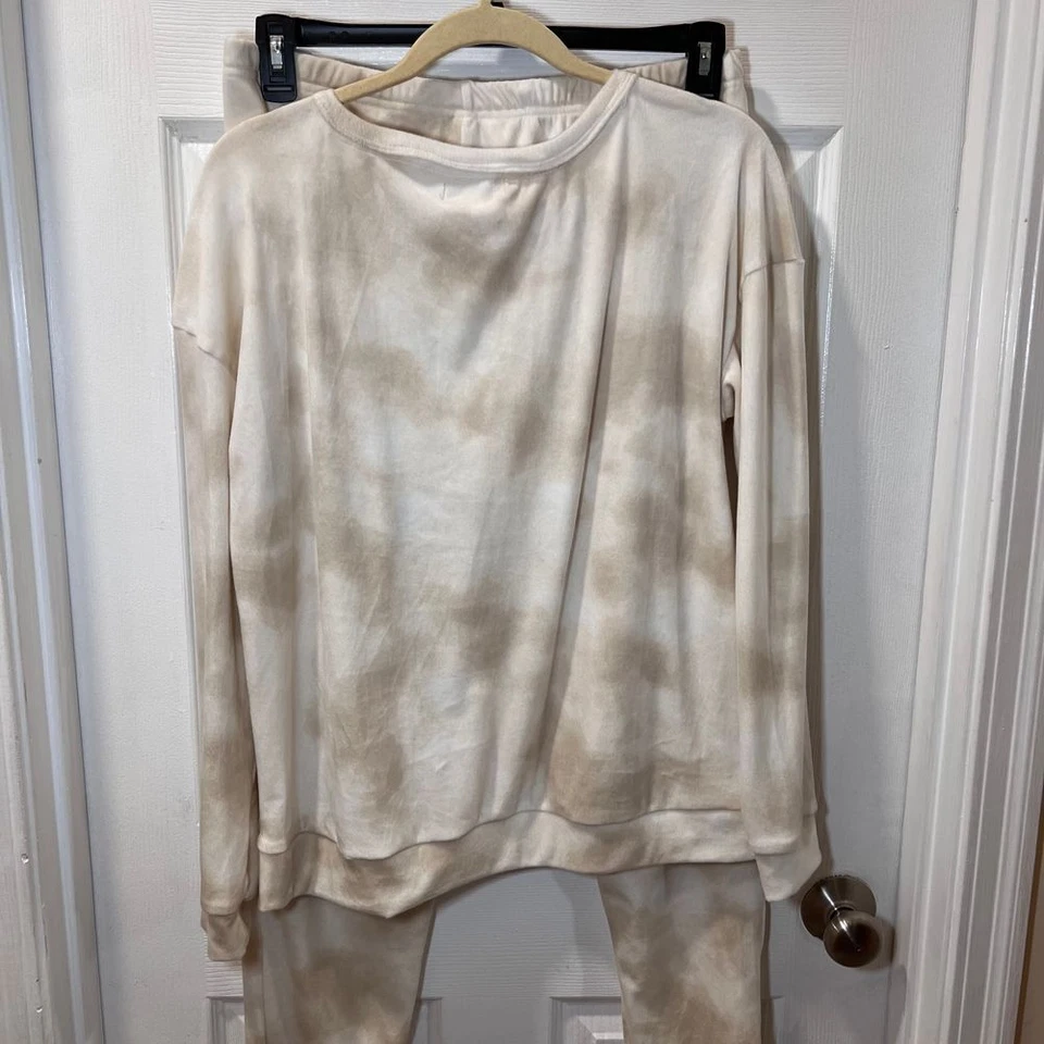 Nicole Miller Cozy Tie-Dye Loungewear Set Beige Cream Sweatshirt & Joggers Two-L - Image 2 of 4