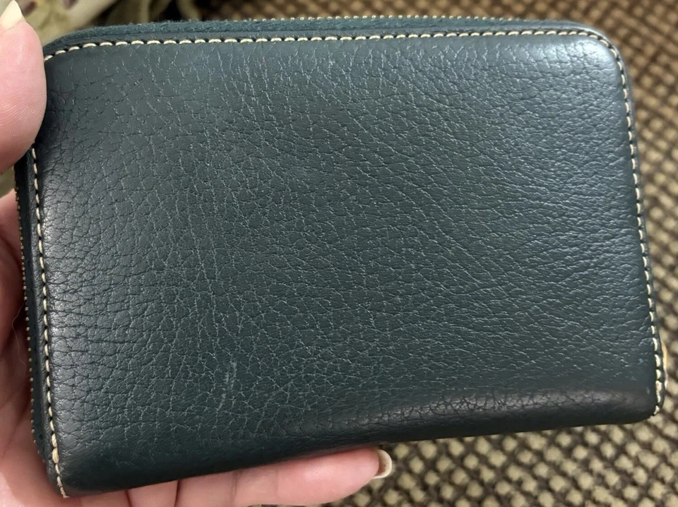 Cartera mediana Dooney Bourke verde Dillen de cuero granulado y Vacchetta con cremallera alrededor Foto 2 de 4