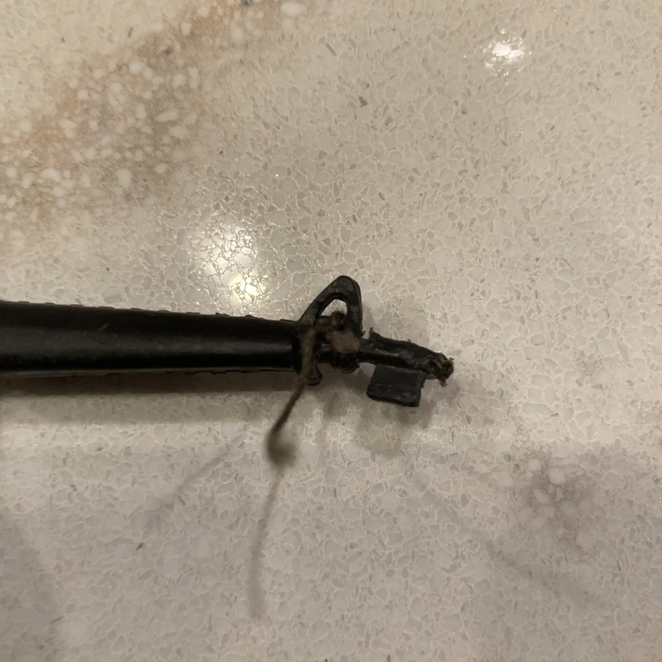 Original 1974 MEGO Planet Of The Apes Soldier 3 Gloves, 1 Bando Strap, & 1 Rifle - Image 4 of 4