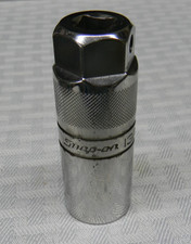 Snap-on 38 Drive 1316 6pt Standard Retention Spark Plug Socket S9704kr Snap-on 38 Drive 1316 6pt Standard Retention Spark Plug Socket S9704kr