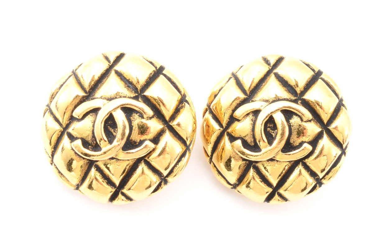 Pendientes Chanel Matelasse marca coco accesorio oro auténtico