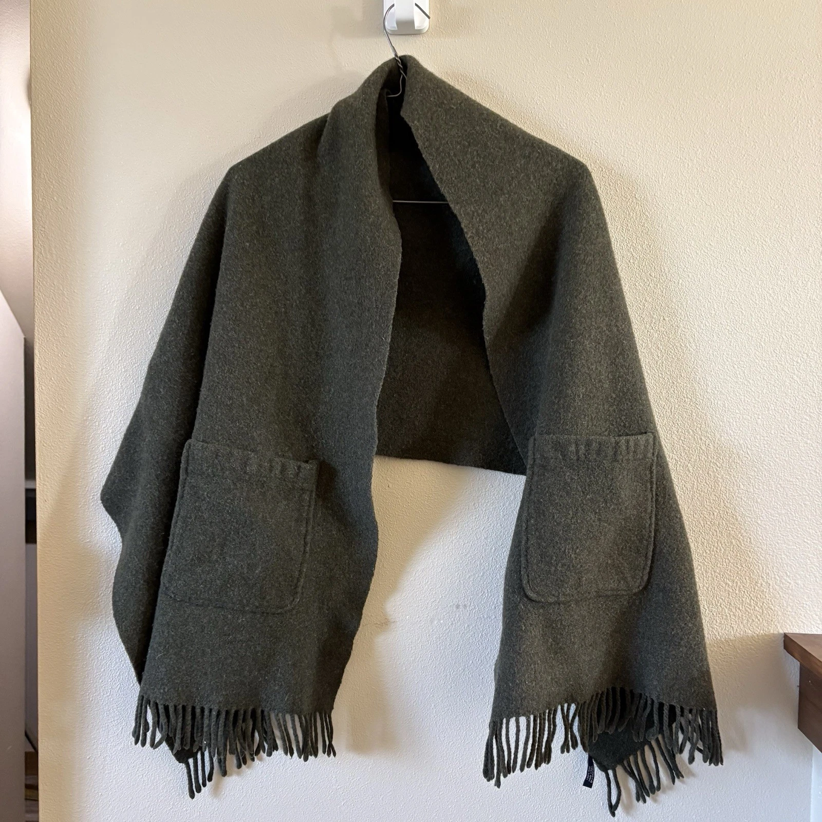 Ann Taylor scarf Shawl Wrap Wool Green Fringe pockets Lagenlook Arts boho