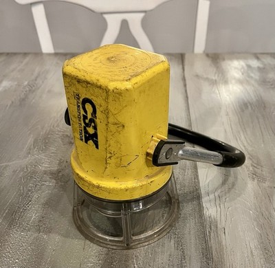 CSX Vintage Conductor Railroad Yellow Lantern Starlite 292 Non