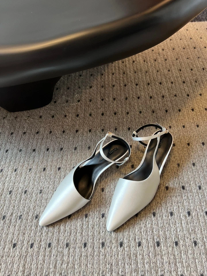 Sandalias de tacón de gato en punta KHAITE, zapatos de tacón bajo de seda para mujer en primavera verano Foto 4 de 4