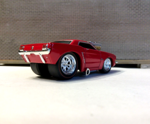 THE ORIGINAL MUSCLE MACHINES 1965 FORD MUSTANG 1/64 - 65 MUSTANG RUBBER TIRES - Picture 2 of 4