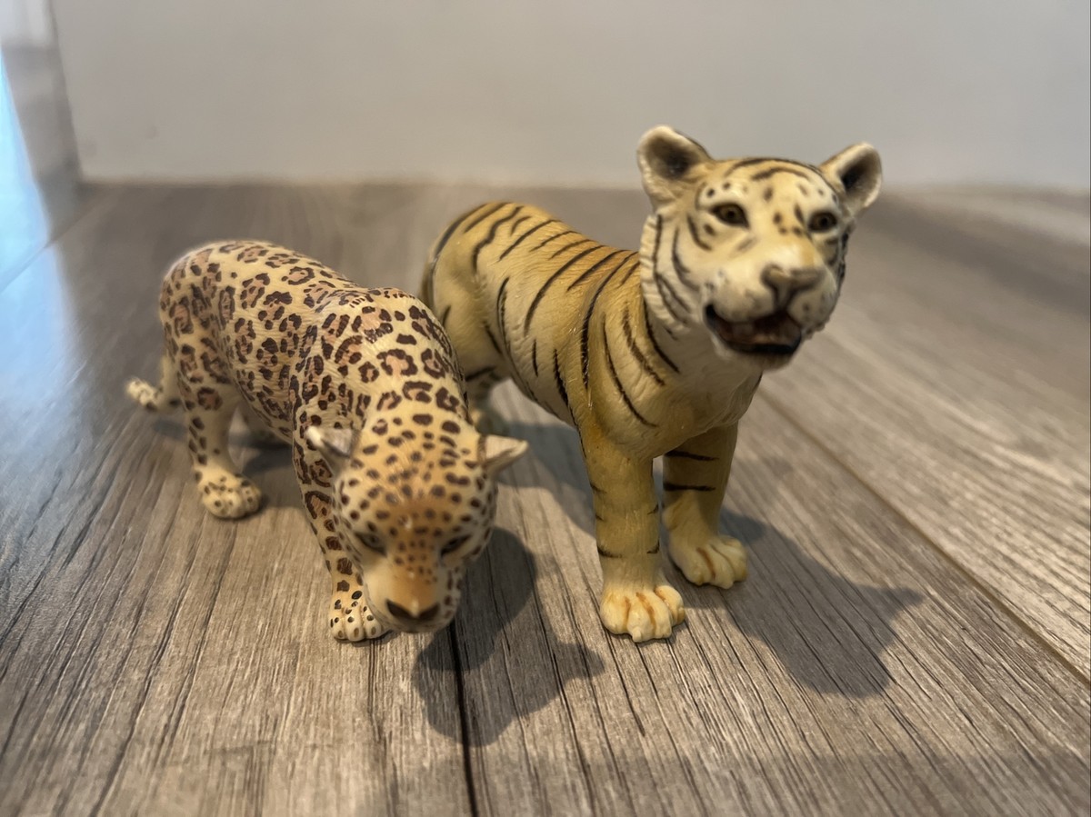 クマフィシュ　7.0✖️23✖️3 3/8 EPS SCHLEICH PVC Tiger Cheetah monkey giraffe￼ ANIMALS FIGURINES Zoo