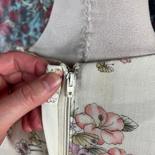Vestido De Colección Años 70 Marfil Púrpura Floral Encaje Perla Manga Larga Cinturón Estilo Gunne Sax - Imagen 16 de 16