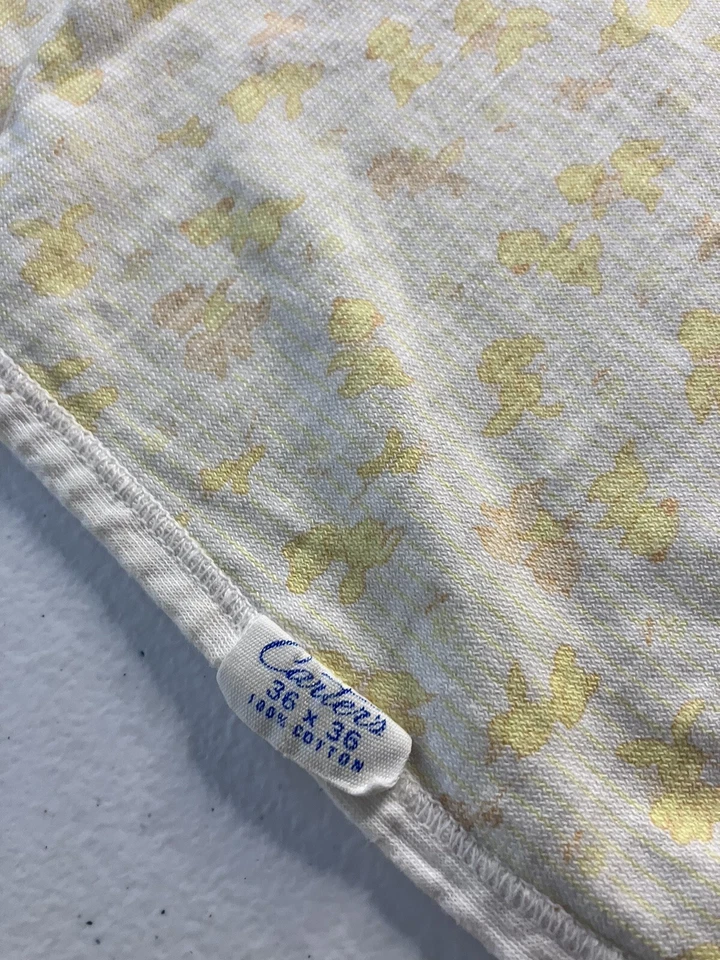 Manta Receptora De Colección Carters Amarillo Blanco Naranja 36x36 Conejito Gato Ardilla Foto 2 de 4