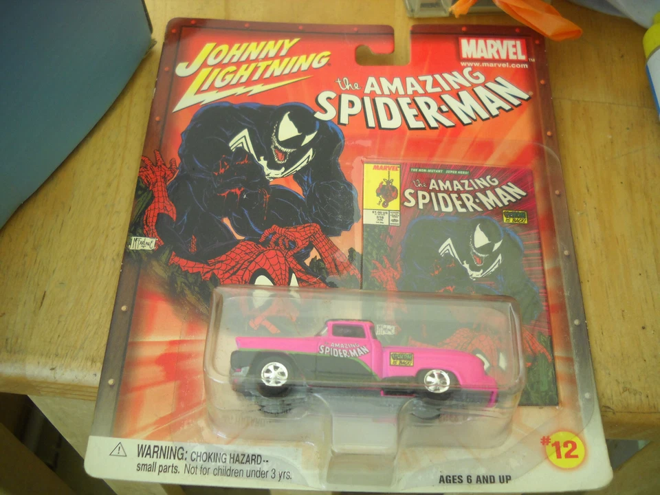 Johnny Lightning Pink 1941 Willy's Amazing Spiderman 1:64 Diecast Marvel Car Nuevo en caja Foto 4 de 4