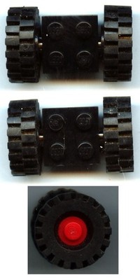 LEGO: 2 Elemente Räder + Achse + schwarze Platte, Felge mit rotem Relief - AX5
