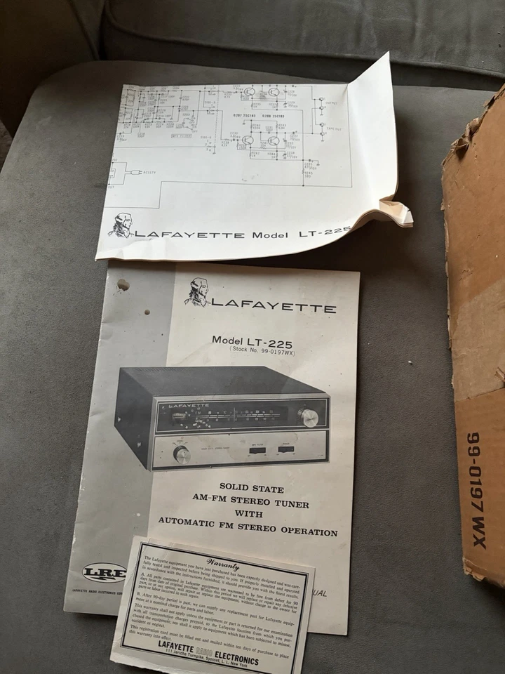 Sintonizador estéreo de estado sólido Lafayette LT-225  Foto 4 de 4