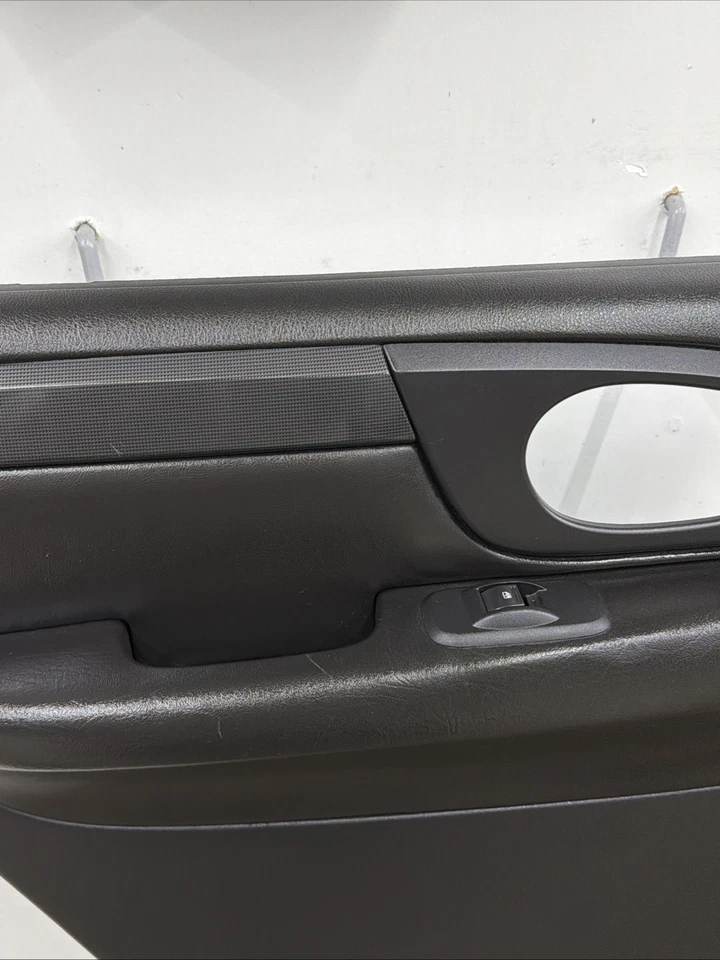 02-09 GMC Envoy painéis de porta traseira alimentação OEM preto/fibra de carbono bom - Imagem 4 de 4