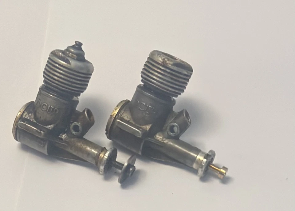 Two Davies Charlton Glow Engines 049 Spares/Repairs - Image 2 of 4