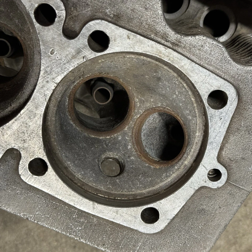 Porsche 912 Cylinder Head Pair 1968 HEADS w/ Emissions Boss 356 - Image 2 of 4