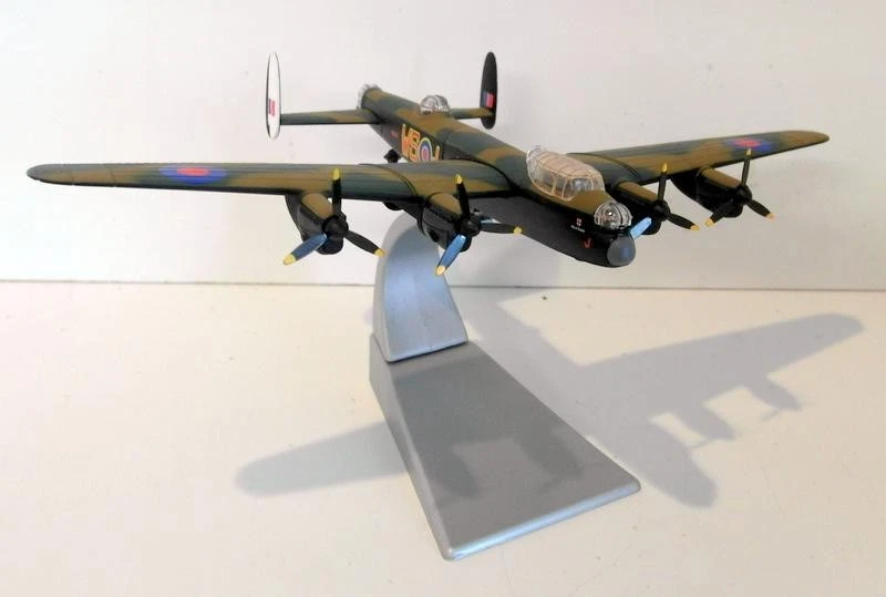 Corgi 1/144 Diecast 47301 - Avro Lancaster Battle of Britain Memorial - Image 3 of 4