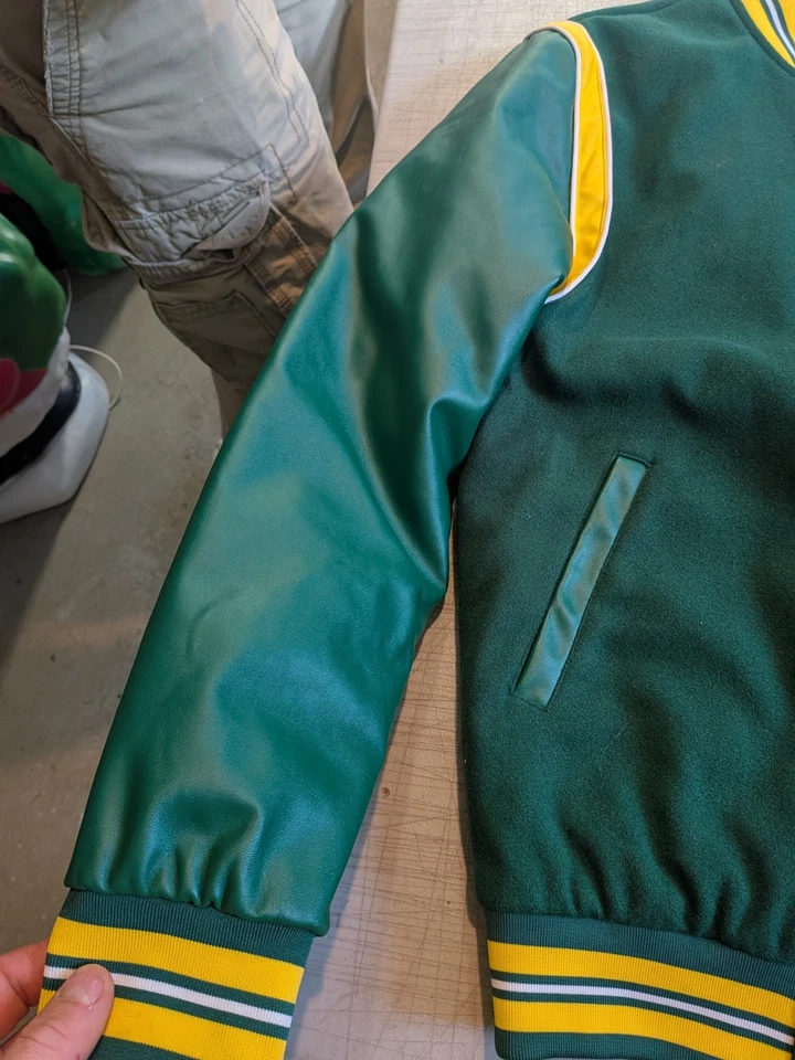 Chaqueta Universitaria Boohoo Hombre Verde Amarillo/Dorado Talla Pequeña S Packers Colores Foto 4 de 4