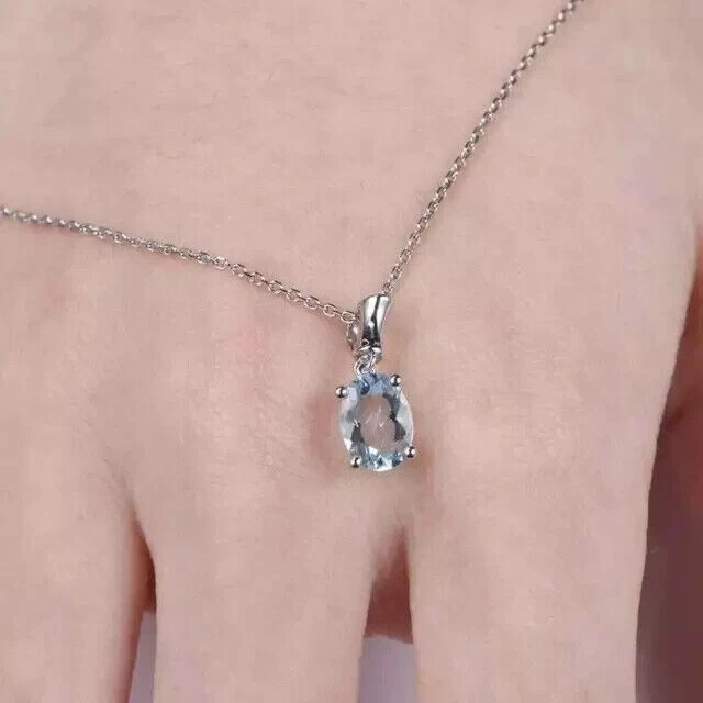 Hermoso Colgante Aguamarina Simulada Corte Ovalado con Cadena Chapado en Oro Blanco 14k Foto 3 de 4