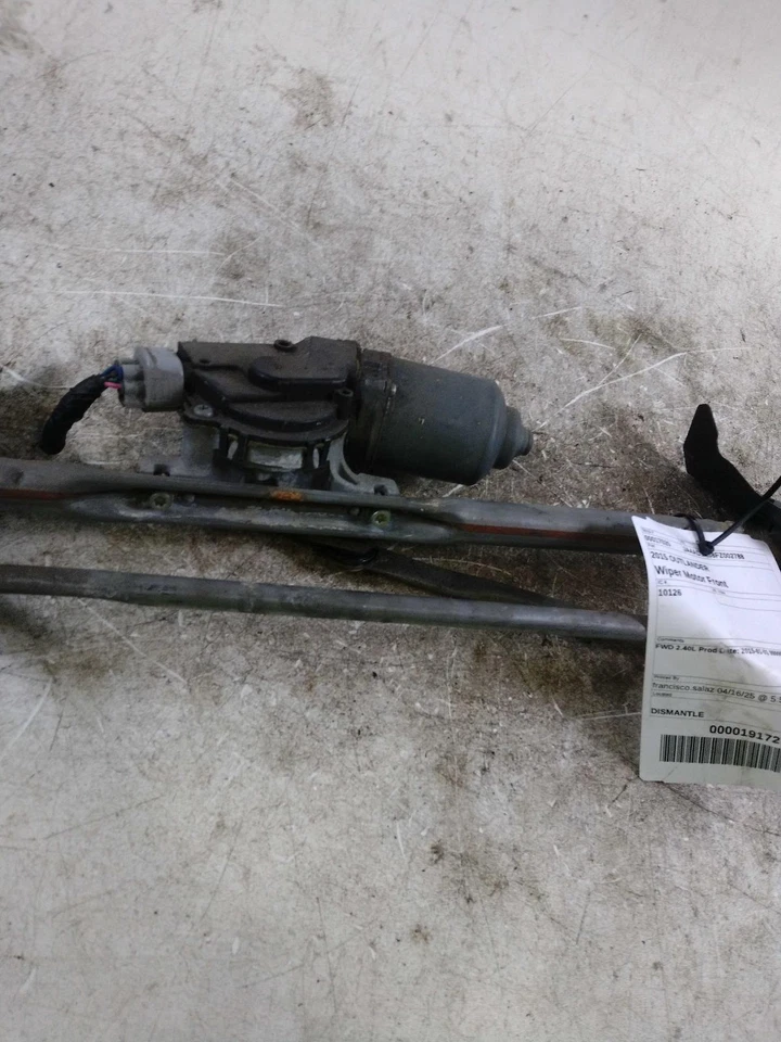 2015 Mitsubishi Outlander Wiper Motor OEM 8250B085 Grey 136K Miles - Image 3 of 4