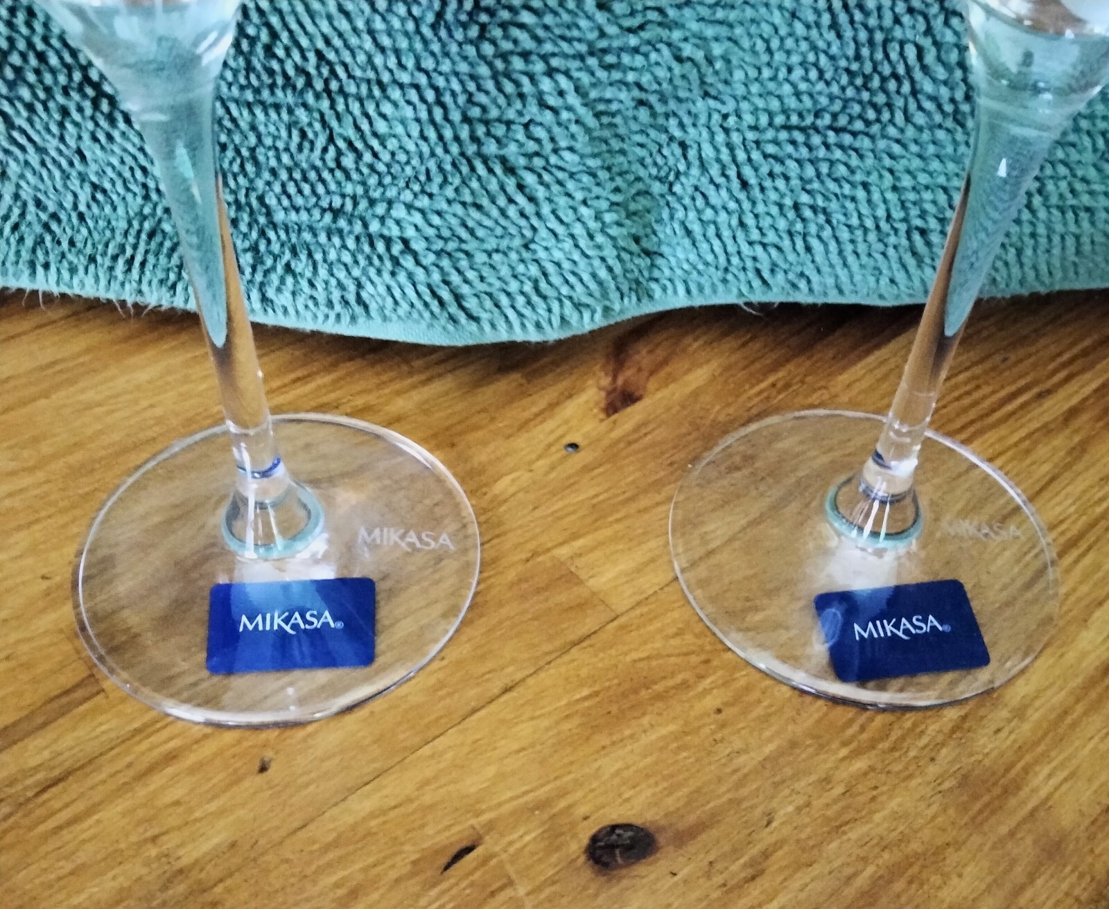 Pair of Mikasa Cheers Etched Martini Cocktail Gin Crystal Glasses spot