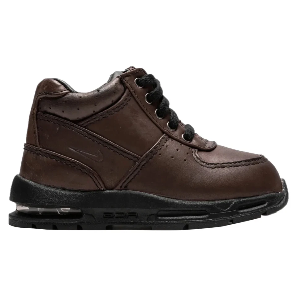 Bota Nike Goadome para niños pequeños talla 4 Foto 2 de 4