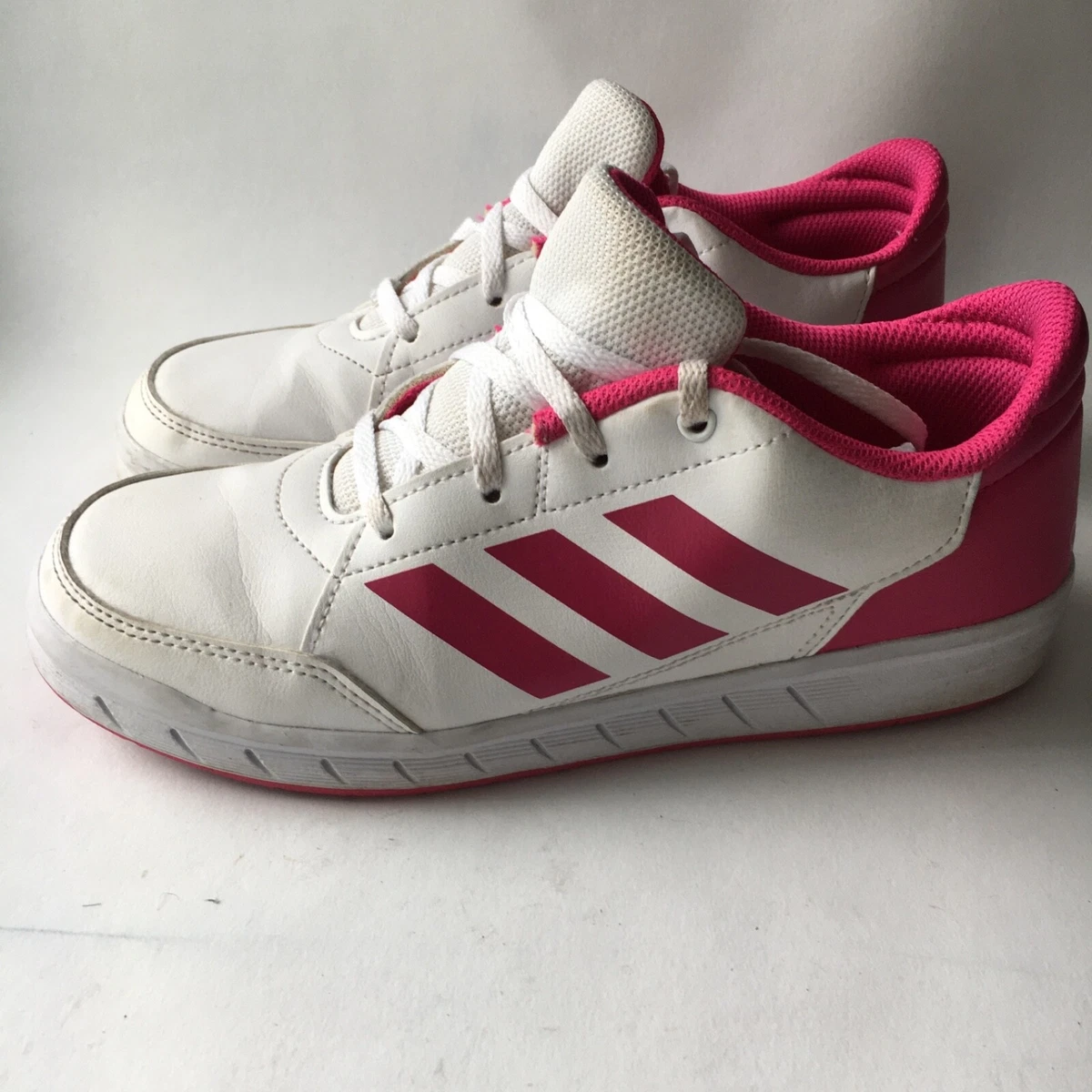 Adidas hotsell flat trainers