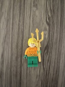 LEGO DC Superheroes Set #76000 Arctic Batman vs. Mr Freeze Aquaman on Ice