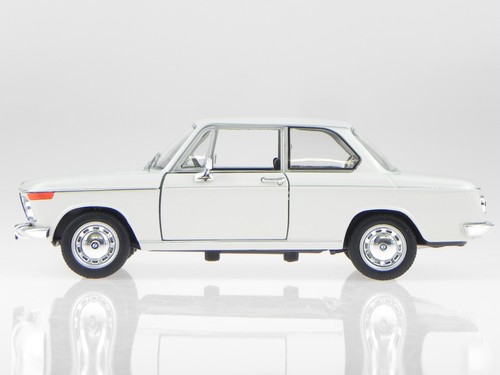 BMW e10 2002 Ti blanco coche en miniatura 24053 Welly 1:24 - Imagen 4 de 7