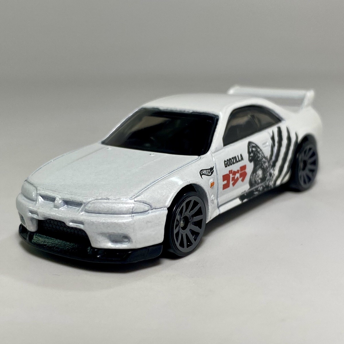 Nissan Skyline GT-R [BCNR33] GODZILLA 1:64 Diecast Diorama