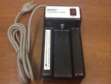 Manostat - Catalog #71-649-100 - Mopet Charger Stand