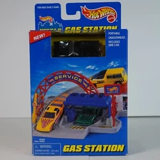 Hot wheels World Gas Station 65694 with TRU price tag Mattel 1996 Vintage NIB