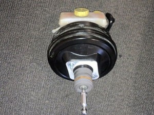 Audi A6 4B Av. / gebr. Bremskraftverstärker Hauptbremszylinder 8E0612105P #752