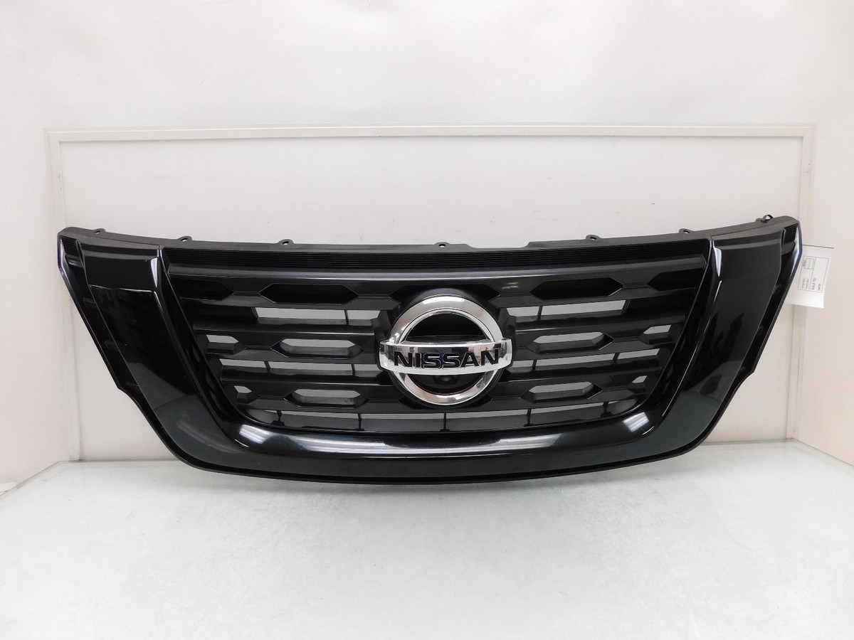 NISSAN PATHFINDER GRILLE BLACK CAMERA 62310-9PF1B OEM 2016 2017