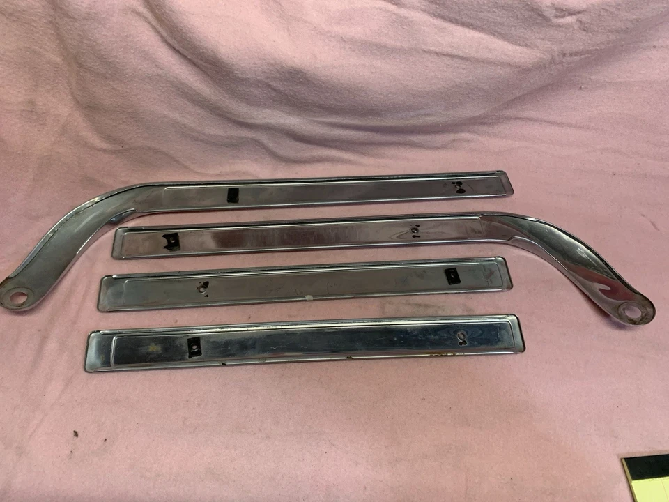 1965 Buick Riviera Front Bucket Seat Side Trim - 4 Pieces Foto 2 de 4