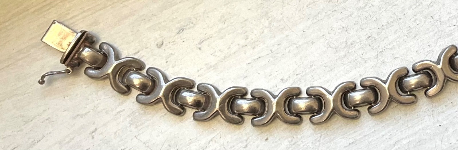 VINTAGE Italy STERLING BRACELET Hugs Kisses XOXO Link 17 Gr 7” Wearable
