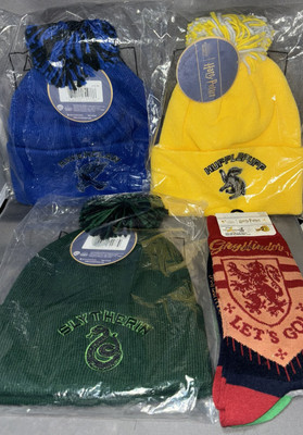 New Harry Potter Wizarding World Hogwarts Beanies + 2 pairs Socks