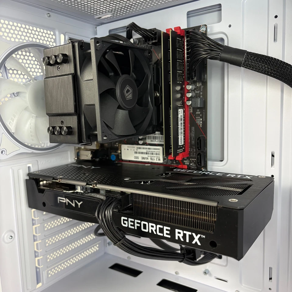 Computadora de escritorio PC para juegos personalizada Intel i5-8500 16 GB SSD de 1 TB GeForce RTX 4060 Foto 2 de 4