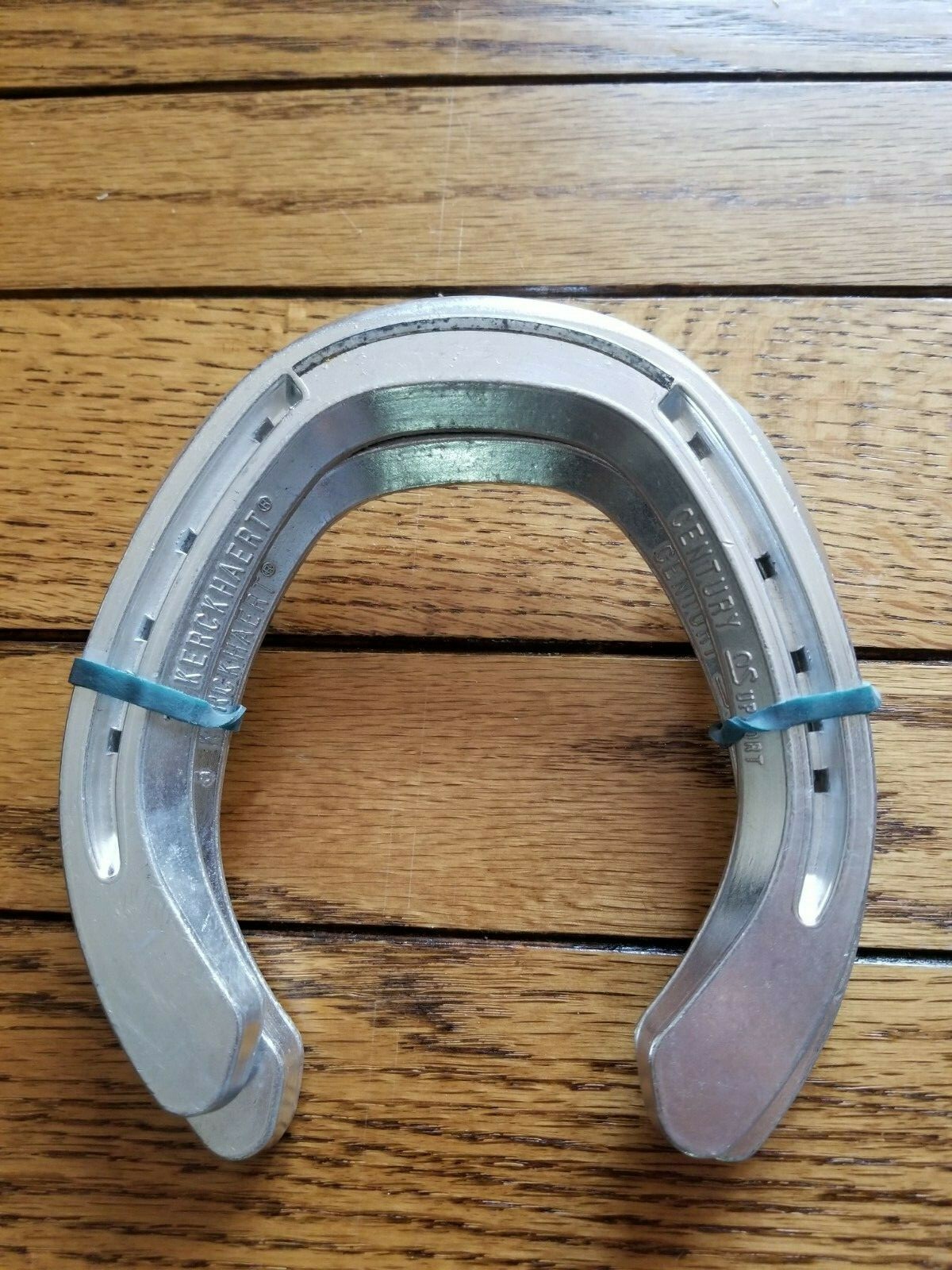 Kerckhaert Century Horseshoes Aluminum with side clips, Size 3, front