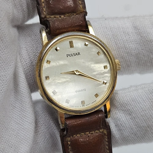Vintage Pulsar By Seiko Womens Gold Tone Wrist Watch Mother Of Pearl Dial Quartz