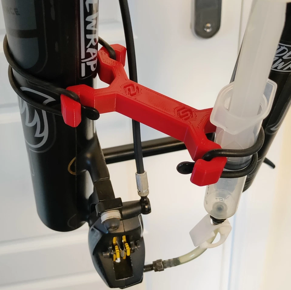 Herramienta de soporte de jeringa - correa de ayuda de sangrado de freno de bicicleta de montaña en soporte - por Steezy Printz - Imagen 4 de 4