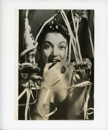 Mercedes Alonso, réveillon de Noël 1957 Vintage silver print Tirage argentique - Afbeelding 1 van 1