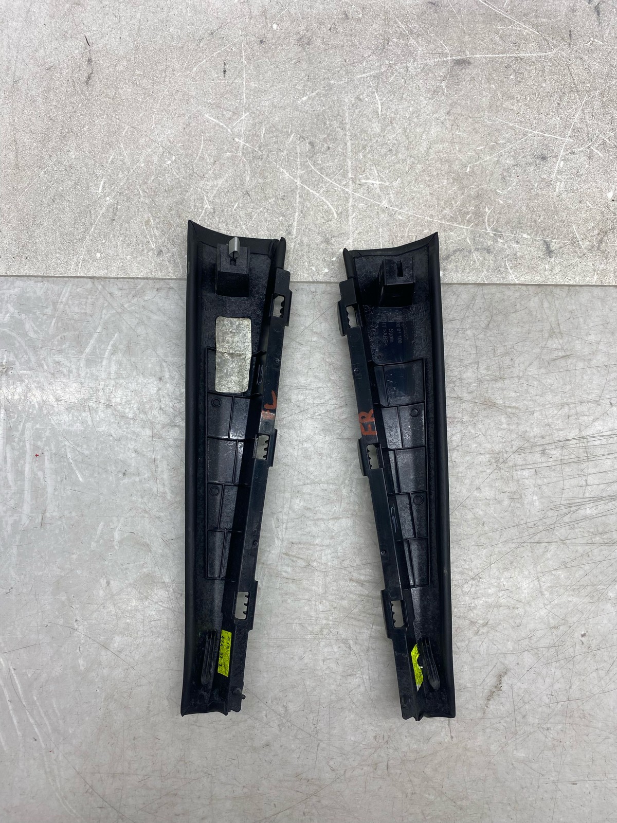 2015-2020 BENTLEY BENTAYGA OEM FRONT RIGHT LEFT LOWER A-PILLAR TRIM PANEL SET x2