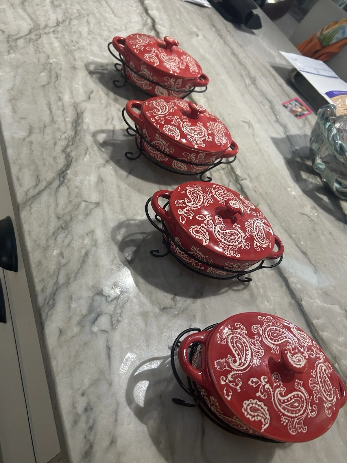 TEMP-TATIINS MINI CASSEROLE BAKING DISHES SET OF 4 With Wire Baskets Red Paisley