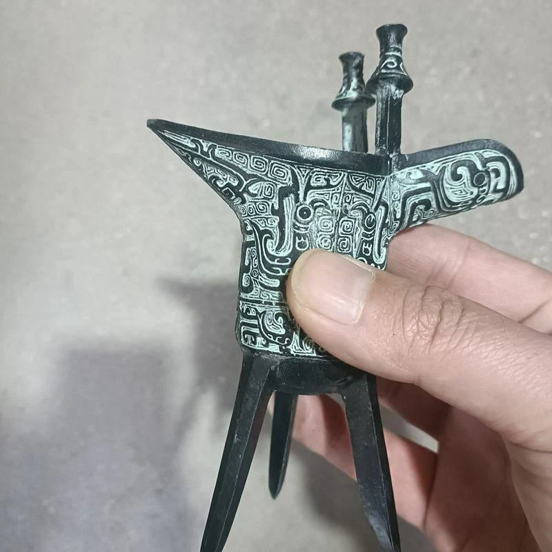 Exquisita copa de vino china antigua de bronce hecha a mano de 15 cm para decoración del hogar Foto 3 de 4