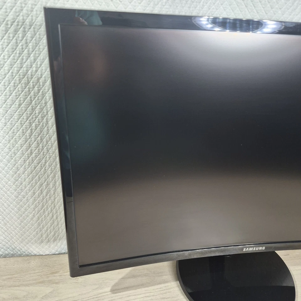 Samsung 24" Curved LED Monitor C24F390FHN CF390 Series -LC24F390FHNXZA No Cords - Image 2 of 4
