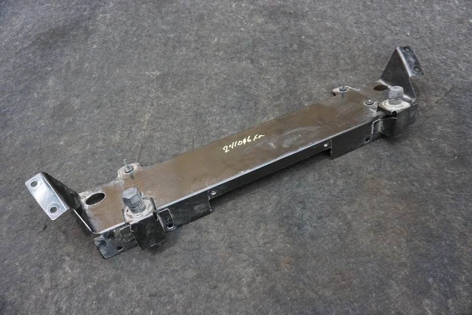 Soporte de pestillo del capó delantero negro OEM Chevrolet SSR 2003-06 Foto 3 de 4