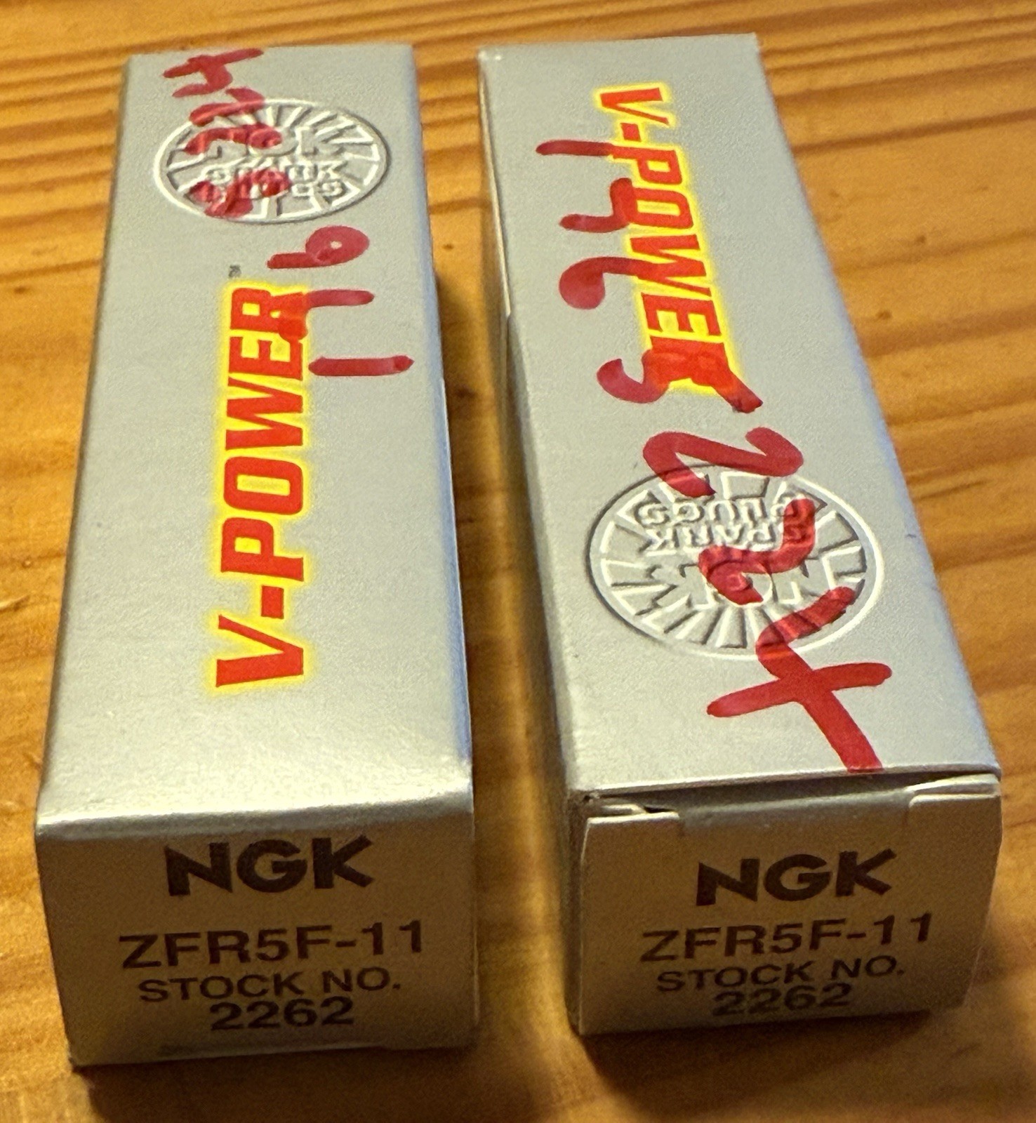 New Vintage NGK V-Power Spark Plugs ZFR5F-11 Vh8