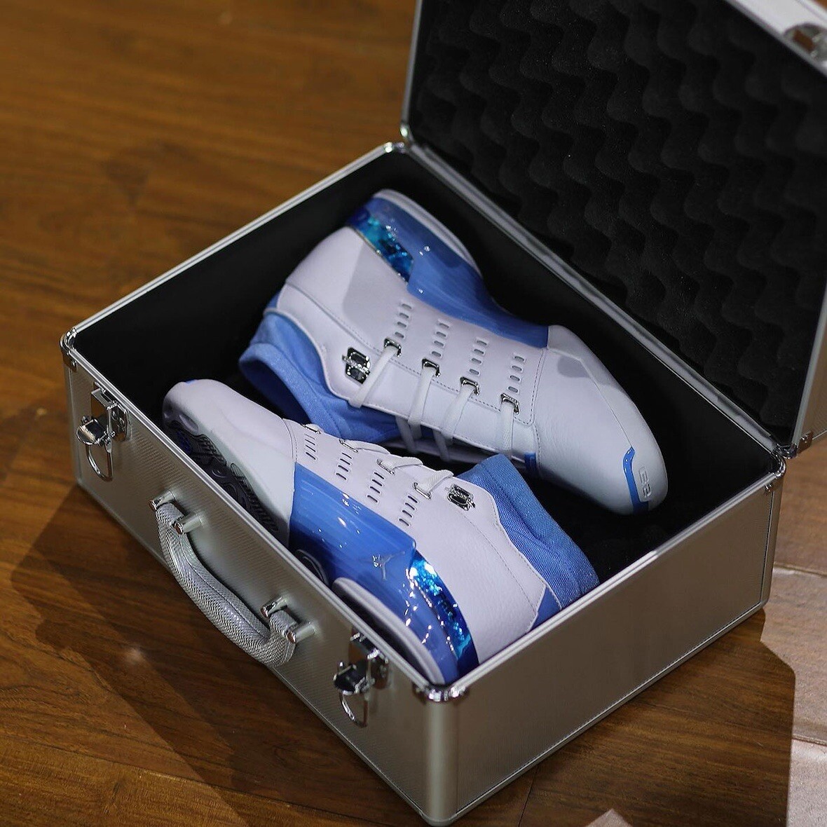 ✓ NIKE Air Jordan 17 Retro Low SP University Blue UNC ✓ NIKE Air Jordan 17 Retro Low SP University Blue UNC