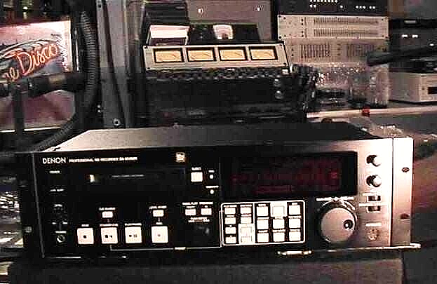Denon DN-M2300r Professional Dual Minidisc Player Recorder Denon DN-M2300r Professional Dual Minidisc Player Recorder