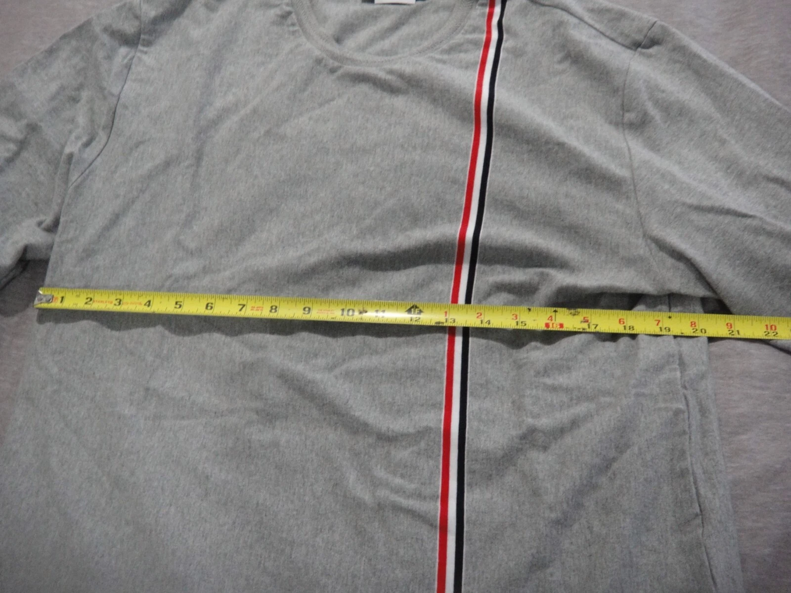 THOM BROWNE Maglione girocollo THOM BROWN colore grigio TB4