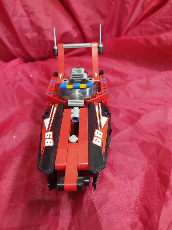 LEGO Technic 42089 Power Boat, foto 2 di 5